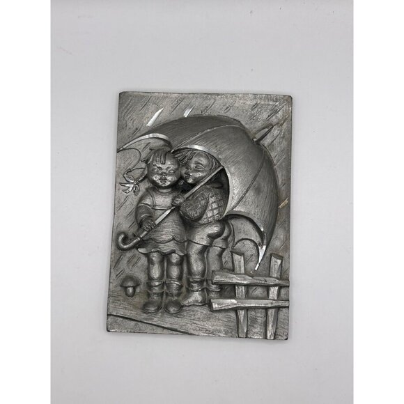 Vintage SMR Italy Pewter Wall Plaque With Children Under Umbrella - Picture 2 of 3